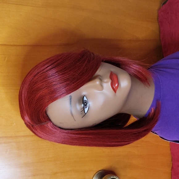 Red Side-Part Bob Wig - Picture 1 of 5